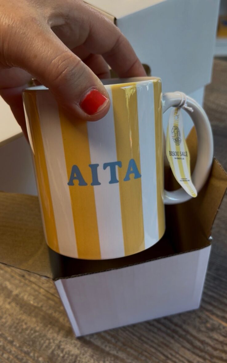 LE mug rempli de style spécial AITA