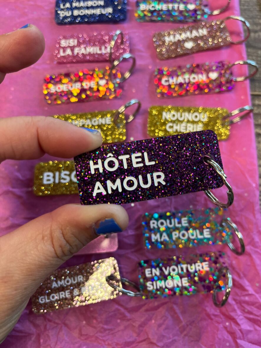 Porte-clefs paillettes Hôtel amour
